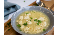Gemüsesuppe mit Geflügelklößchen