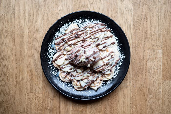 Das Bild zeigt eine Schoko-Bananen-Waffel. 