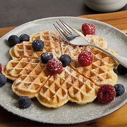Das Bild zeigt eine Waffel auf einem Teller.